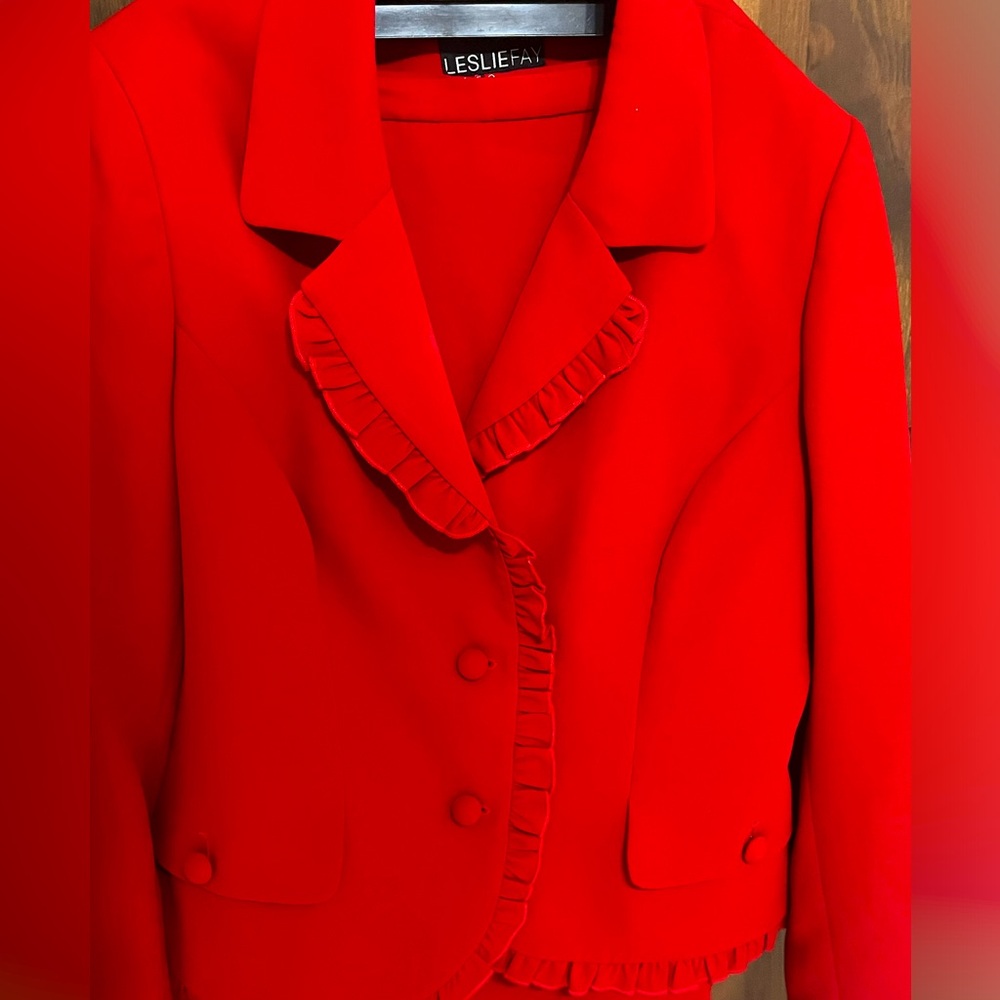 Leslie Fay new 2 piece suit in red size 18